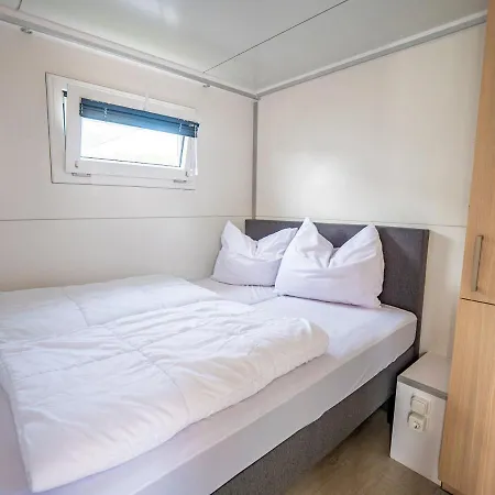 Yachtsuite - Schwimmende Ferienwohnung Am Reecksee, Festliegend Am Steg *