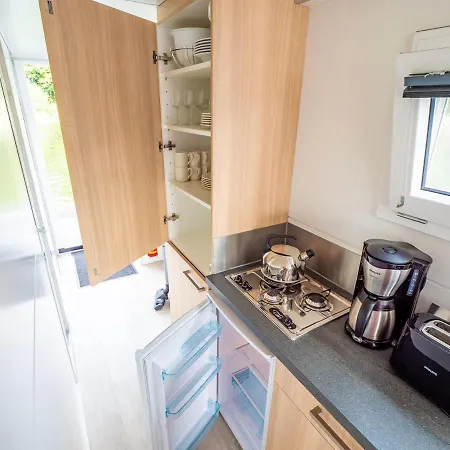 Yachtsuite - Schwimmende Ferienwohnung Am Reecksee, Festliegend Am Steg