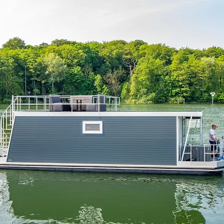 Yachtsuite - Schwimmende Ferienwohnung Am Reecksee, Festliegend Am Steg Appartamento *