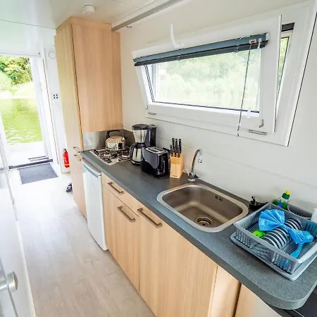 Appartamento Yachtsuite - Schwimmende Ferienwohnung Am Reecksee, Festliegend Am Steg Waren (Mueritz)