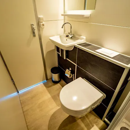 Yachtsuite - Schwimmende Ferienwohnung Am Reecksee, Festliegend Am Steg Waren (Mueritz)