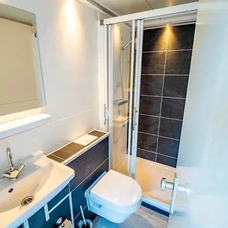 Yachtsuite - Schwimmende Ferienwohnung Am Reecksee, Festliegend Am Steg Appartamento Waren (Mueritz)